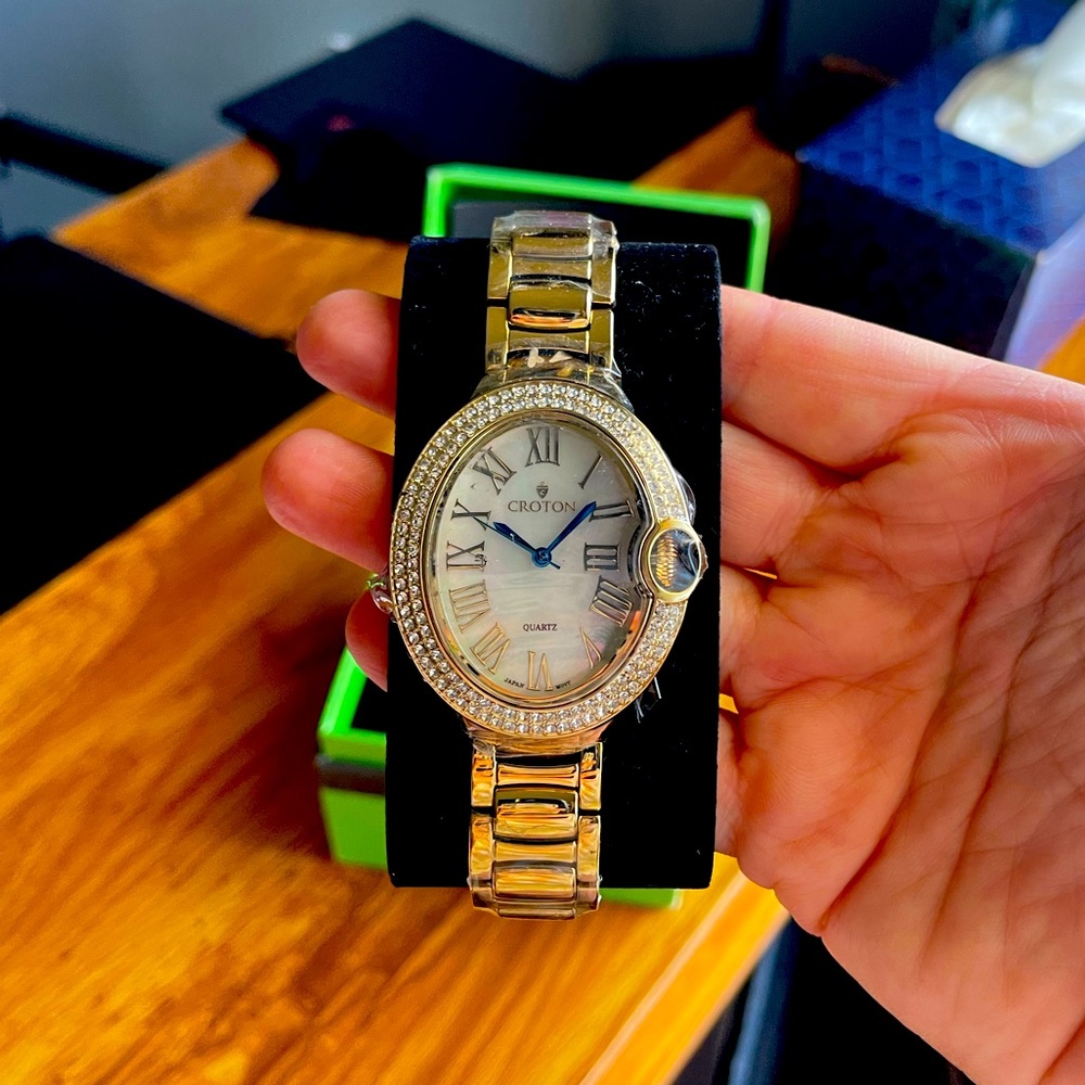 New with tags in box Croton gold watch